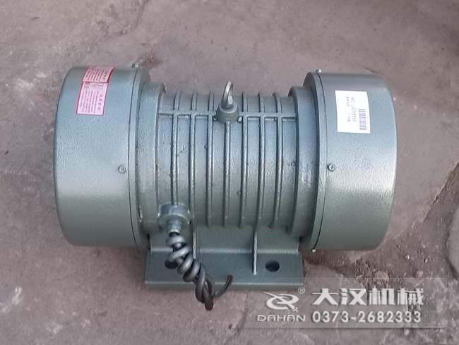 VB振動(dòng)電機(jī)的選型要根據(jù)所匹配產(chǎn)品需要的激振大小，進(jìn)行選擇。
